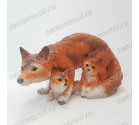 Лисичка с лисятами